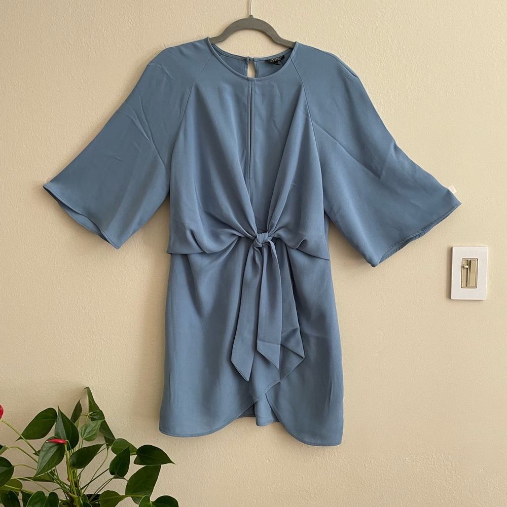 Blue TopShop Dress with Keyhole Back! Fits like a 6-8.